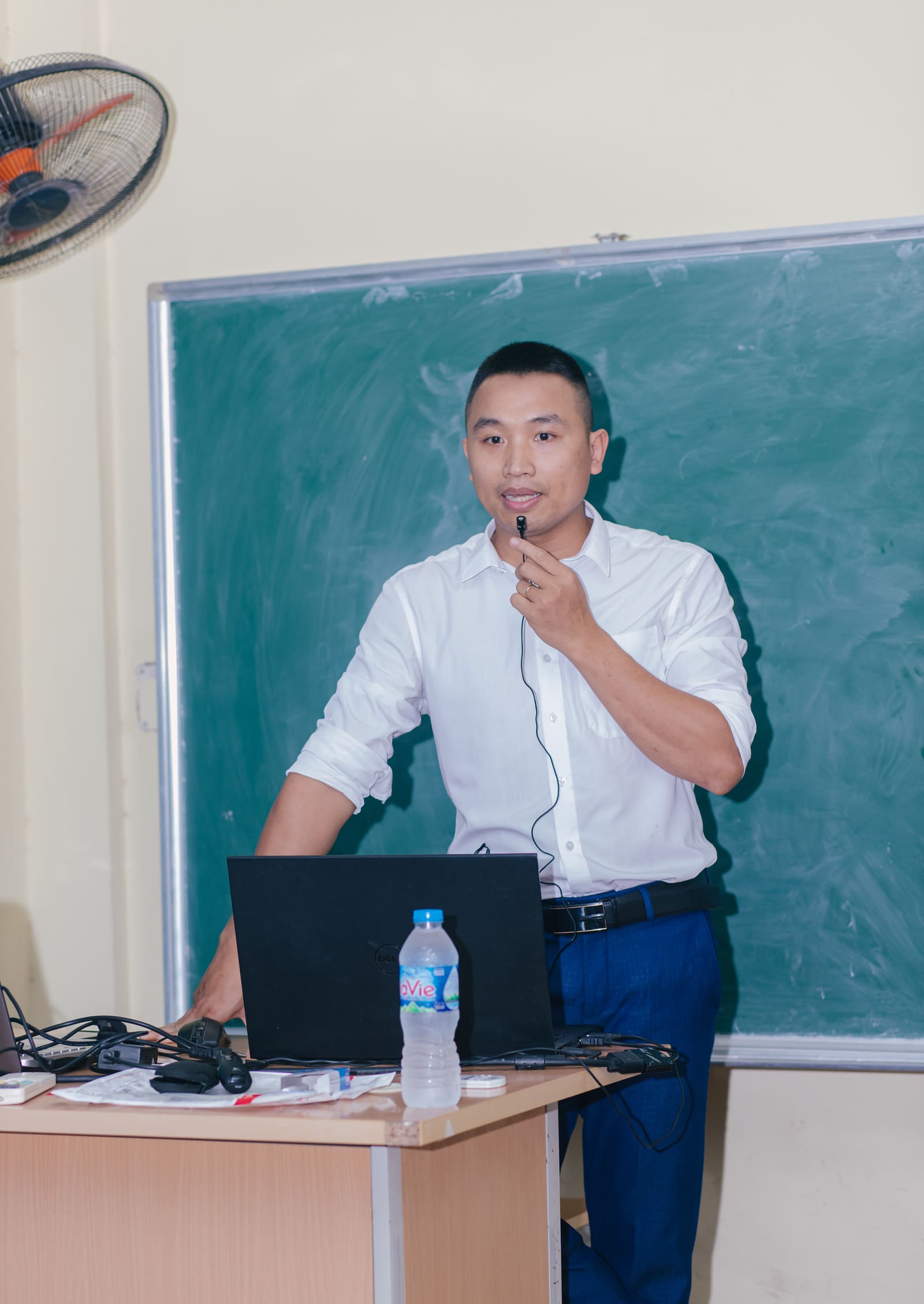 AI trong lớp học: Học sinh, sinh viên ứng dụng AI vào bài tập thực tế ra sao