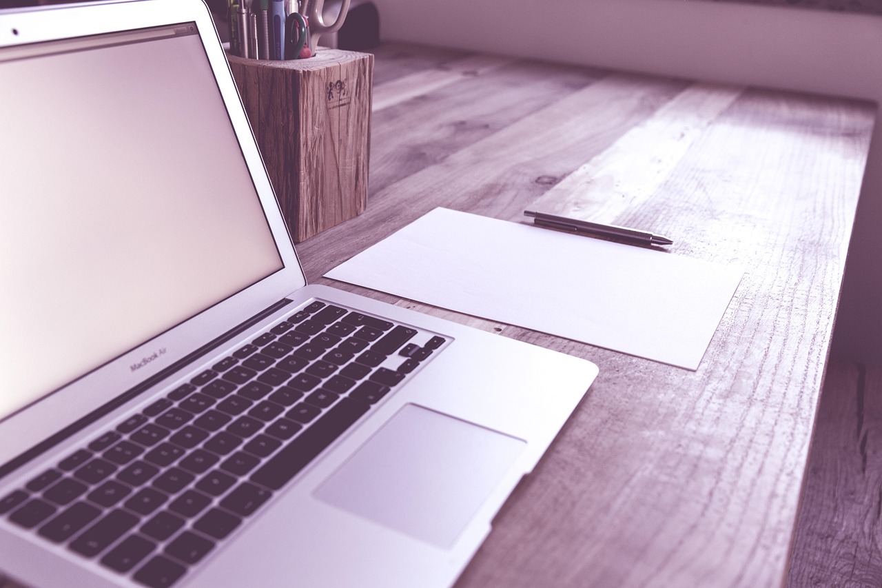 Tại sao giá RAM laptop tăng vọt: Ảnh hưởng đến ứng dụng AI trong công việc và chi phí máy tính