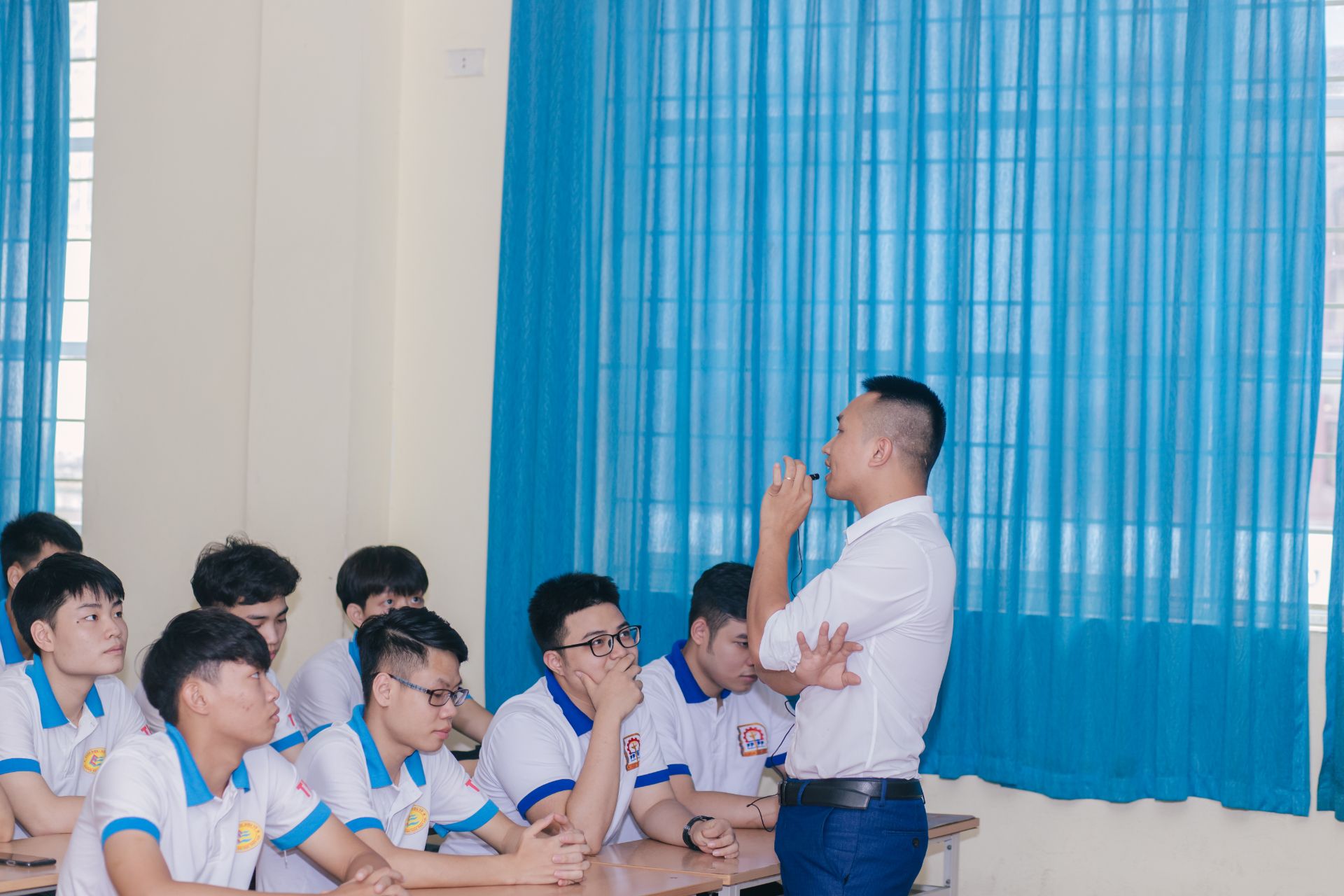 Thầy Đinh Thi Ai (1)